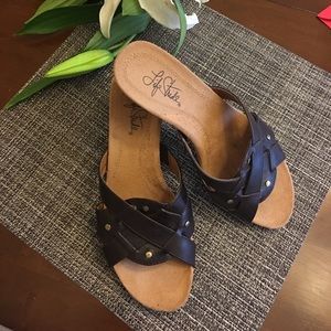 Gently used Lifestride sandals.
